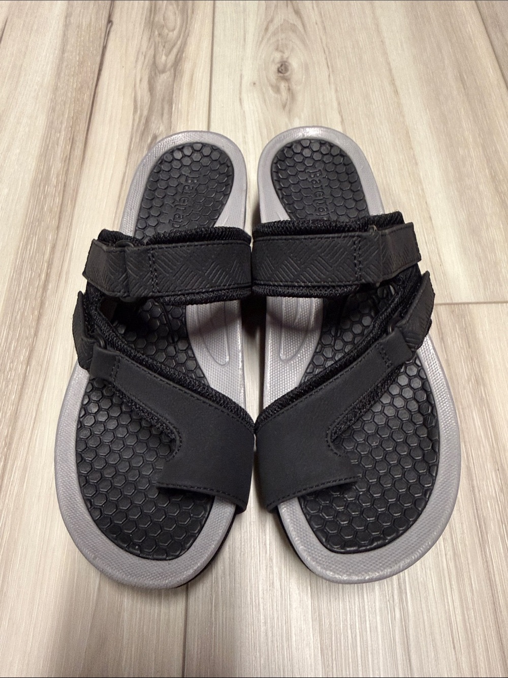 NWOT BareTraps Black Gray Sporty Slide Sandals - Picture 2 of 4